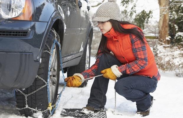 These things should be in your car disaster kit