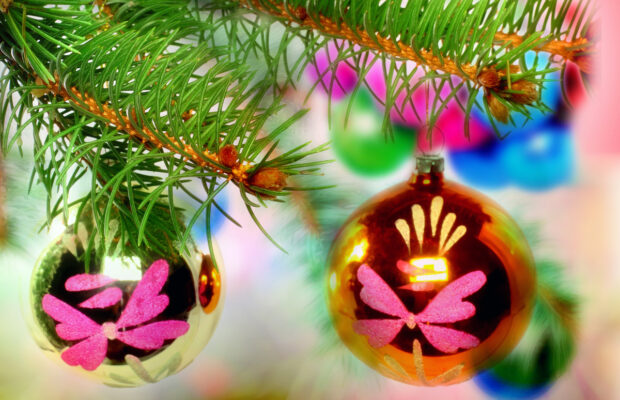 Score a Christmas Shopping Weekend!